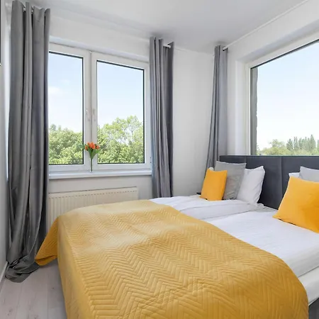 Cosy With A Balcony Close To The Old Town By Renters Apartament