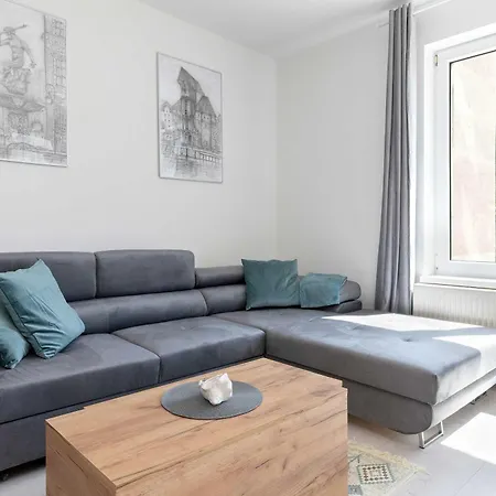 Cosy With A Balcony Close To The Old Town By Renters