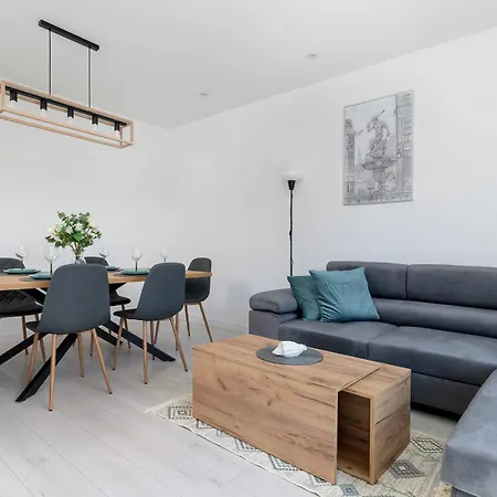 Cosy With A Balcony Close To The Old Town By Renters * グダニスク