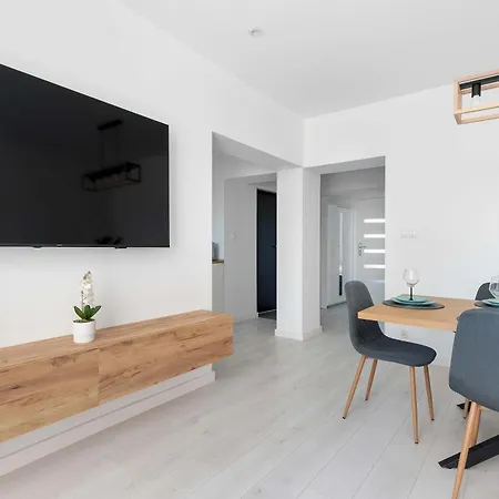 Cosy With A Balcony Close To The Old Town By Renters Apartament *